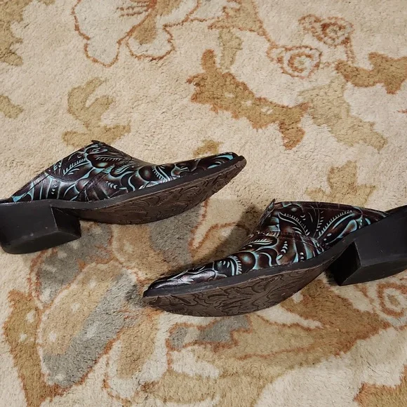 Patricia Nash Tooled Turquoise & Brown Leather Battista Mules Size 8.5 - Picture 2 of 10